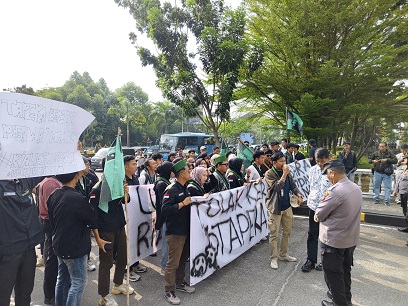 HMI Cabang Pekanbaru Bersama HMI Komisariat Se-Pekanbaru Gelar AKsi Unjuk Rasa